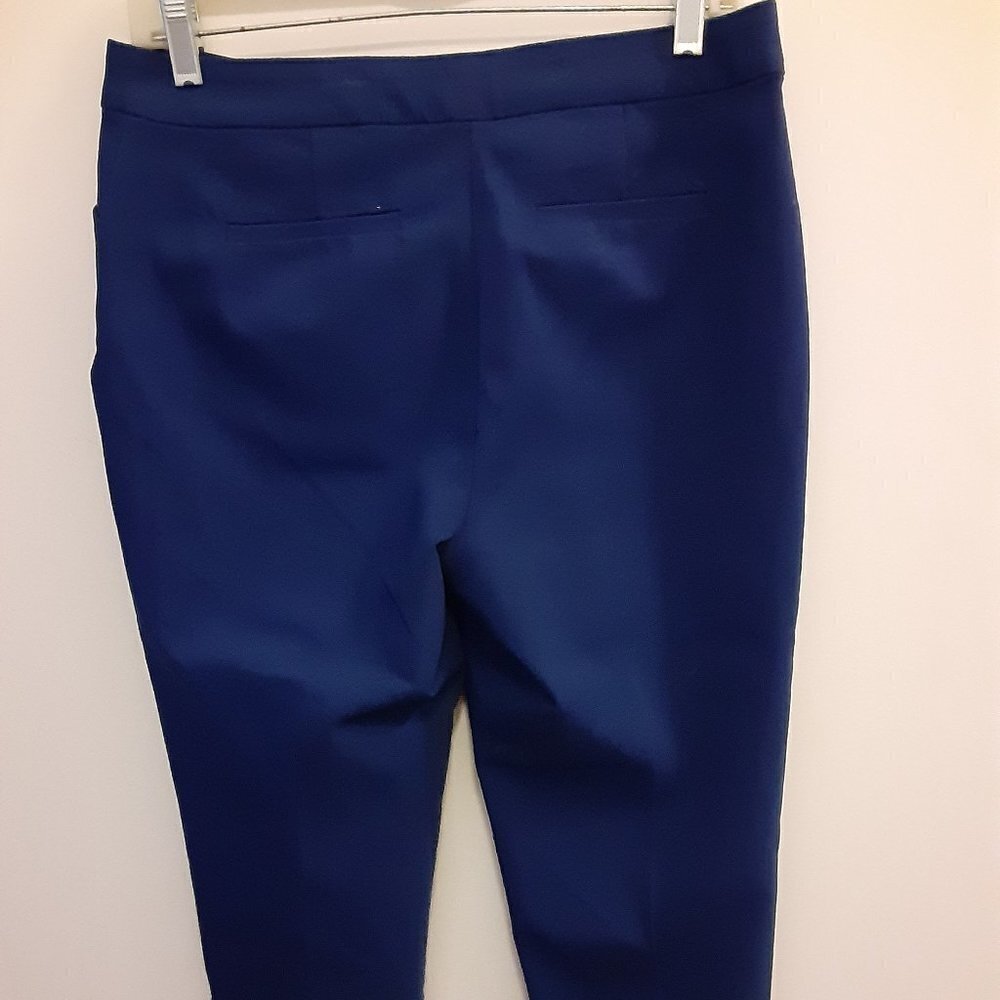 Ruby Rd. 10 Petite Blue Capri Pants. - Picture 4 of 4
